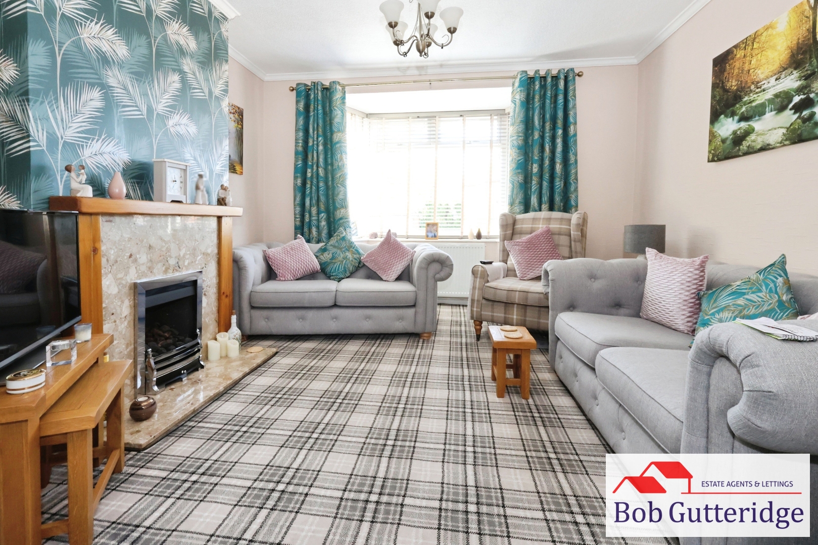 BAY FRONTED LOUNGE